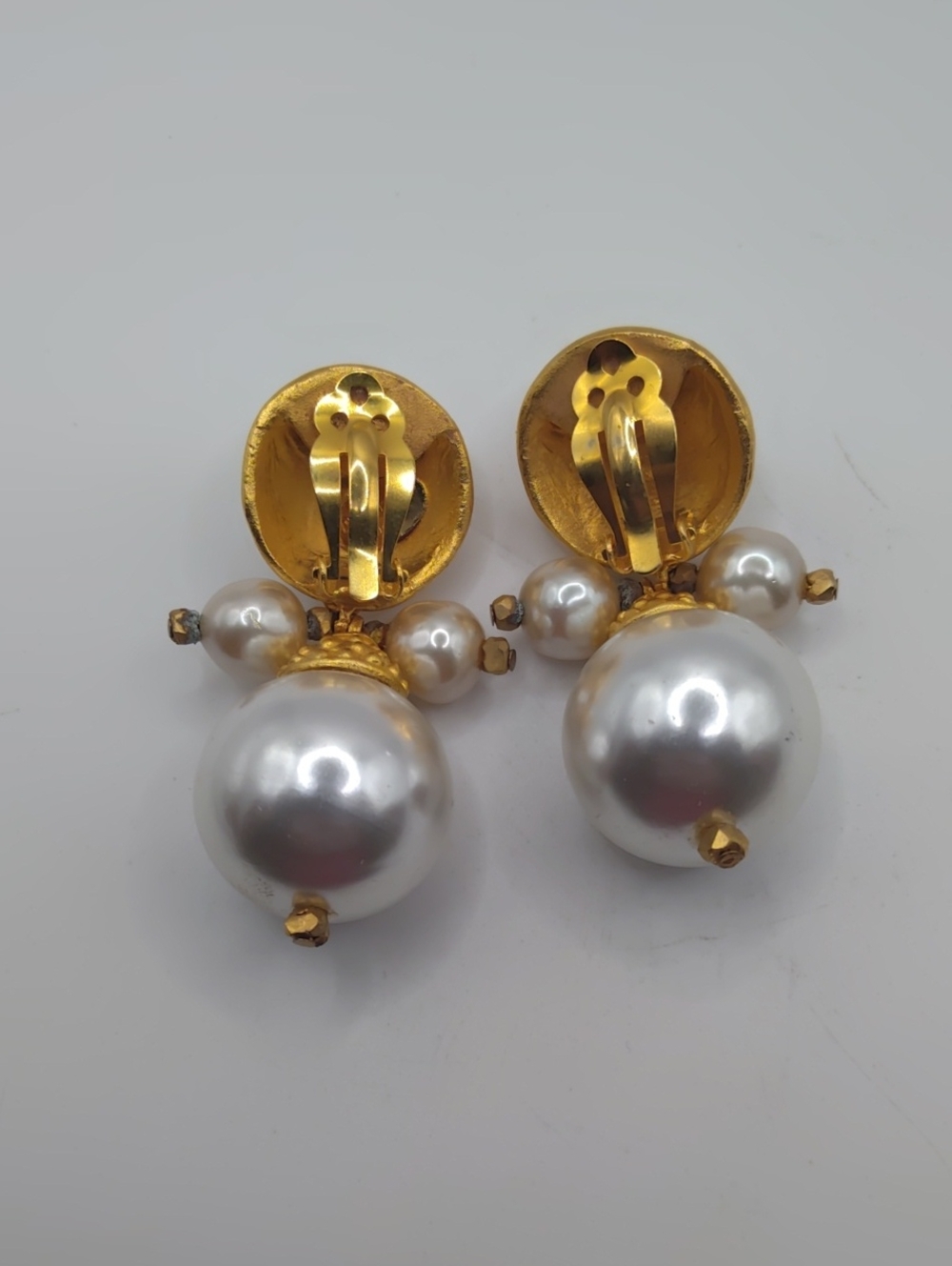 Deanna Hamro Vintage Faux Pearl Chunky Clip On Earrings - Picture 3 of 8